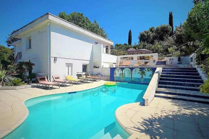 Villa für 11 Personen, mit Garten und Whirlpool - 1
