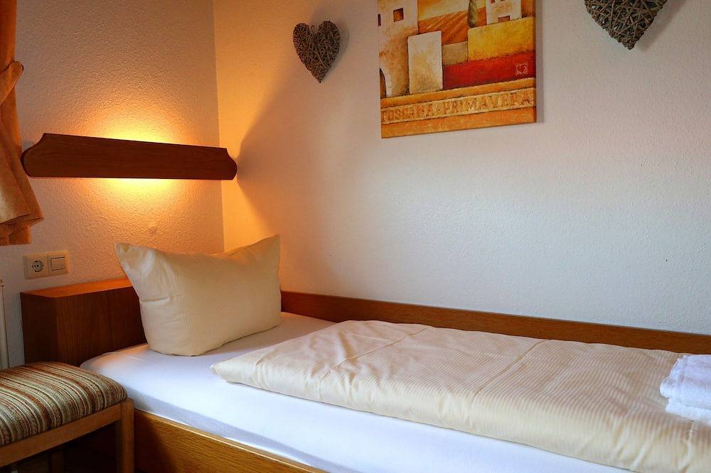 Dreibettzimmer Kat. A, Nichtraucher, Wc und Dusche - Hotel Werneths Landgasthof in Europa-Park, Rheinhausen
