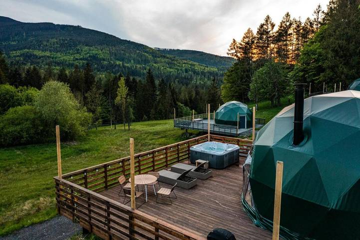 Glamping dla 5 osób, z sauna i widok oraz ogród w Słowacja