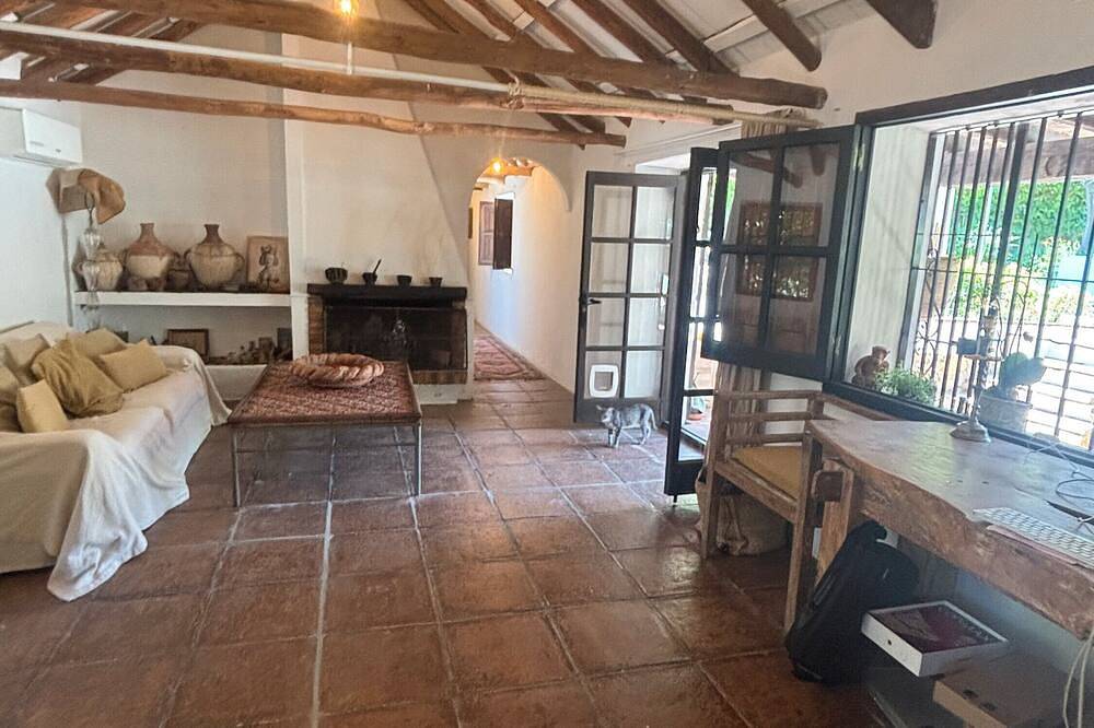 Chalet 'Finca El Búho Oak Natural Park' with Sea Views, Wi-Fi and Air Conditioning in Jimena de la Frontera, Los Alcornocales