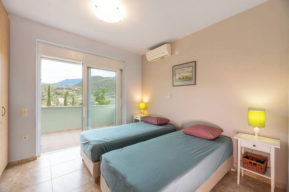 Peaceful Villa with pool & panoramic views, near Loutraki in Loutraki-Perachora, Korinthia