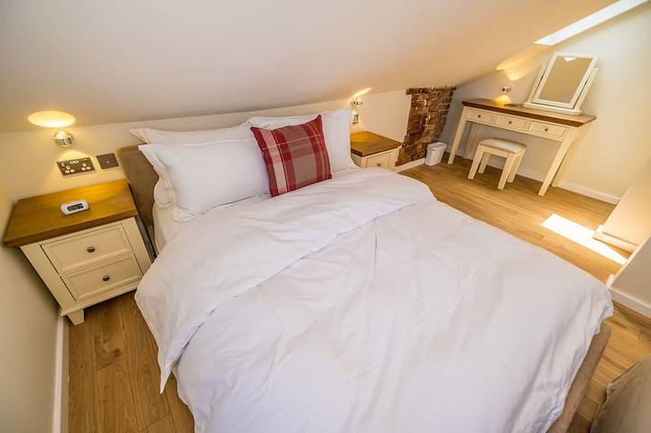 Ganze Wohnung, Sea View Studio Flat mit beheiztem Innenpool und Whirlpool, auf dem Land gelegen in Fairlight, Ost Sussex