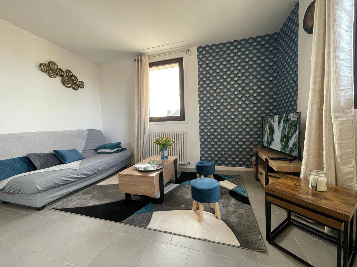 Appartement entier, Three-Bedroom Apartment in Gennes-Val-de-Loire, Vallée de la Loire