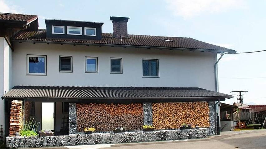 Ferienwohnung für 4 Personen, mit Garten und Balkon, kinderfreundlich in Roßhaupten