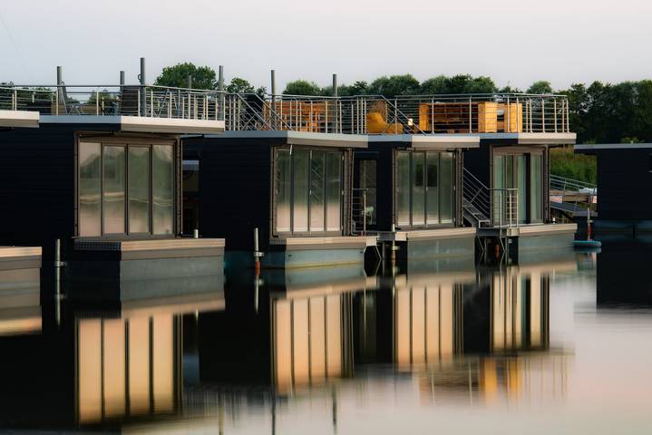 Ferienwohnung für 4 Personen, mit Balkon und Terrasse sowie Sauna und Seeblick in Hohenkirchen (Wangerland)