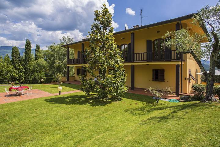 Villa per 8 persone, con terrazza e giardino, con animali domestici a Lucca