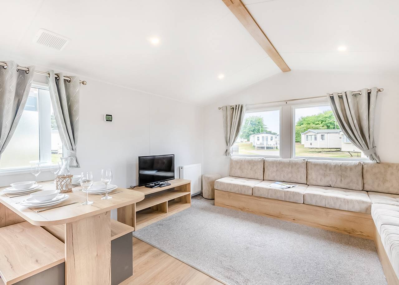 Silver 3, Slps 8, parking, decking in Porthcawl, Bridgend region