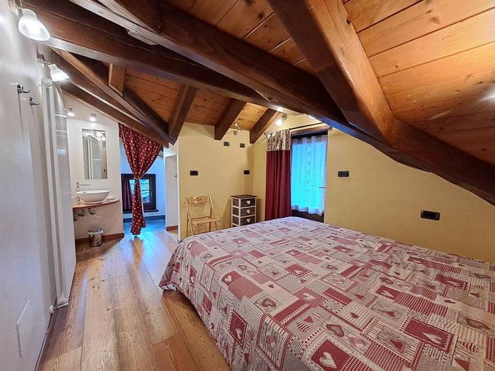 Location de vacances pour 4 personnes, avec Balcon ainsi que Terrasse et Vue dans Brusson