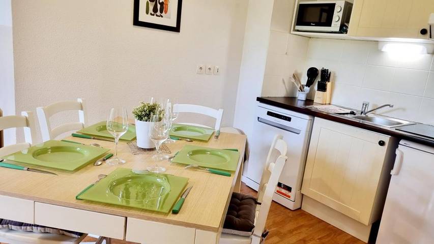 Appartement de vacances pour 6 personnes, avec jardin ainsi que piscine et terrasse, animaux acceptés