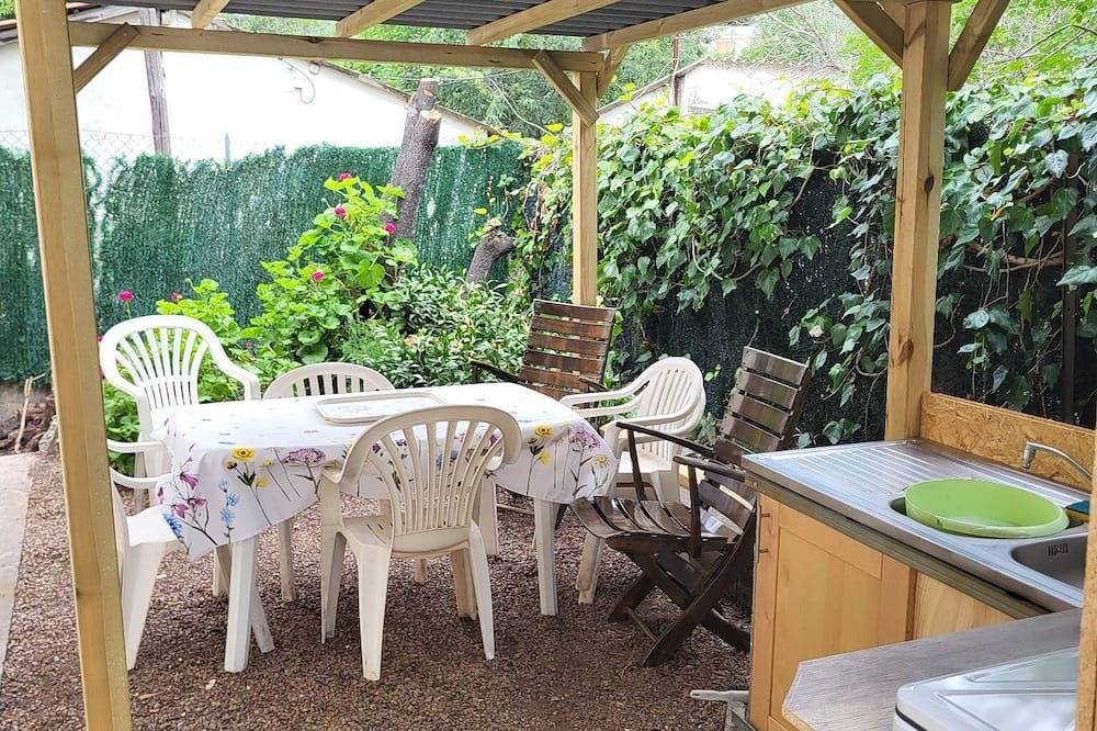 Maison de Ville Avec Cuisine D'été Appareil Cuisson Ustensil et Vaisselle in Bastia, Cap Corse
