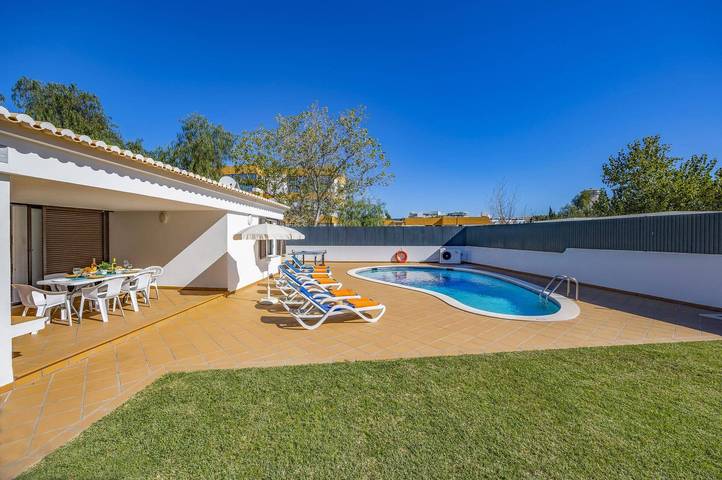 Villa Buganvillea by Villa Plus in Albufeira e Olhos de Água, Faro Distrikt
