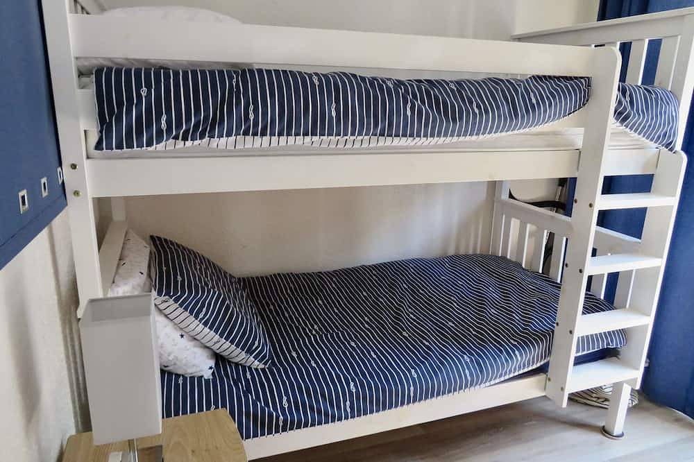 Beach Front Family Cottage. Stunning location Quiet, Close to Devon attractions. in Wembury, Devon