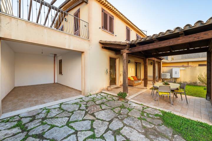Holiday Home 'Girasole' with Private Terrace, Garden and Air Conditioning in Pula (Italy), Pula region