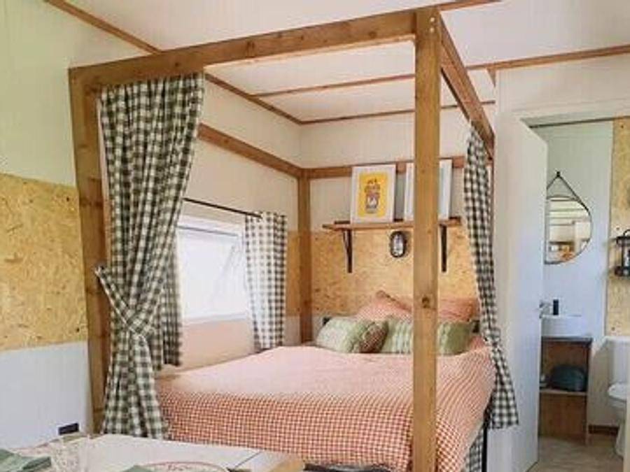 Alannia Neptuno - Glamping 4 persone - Casa minuscola | 2 camere da letto | 4 persone | Terrazza rialzata | 1 bagno | Aria condizionata in Pals, Costa Brava