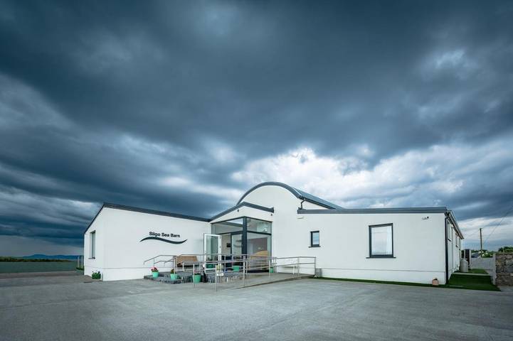 Ferienhaus für 17 Personen, mit Balkon und Terrasse sowie Garten und Ausblick in County Sligo