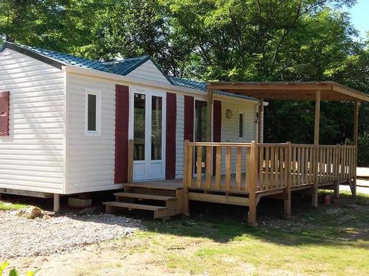 Mobil-home 28m² avec Terrasse pour 6 personnes in La Cassagne, Périgord Noir