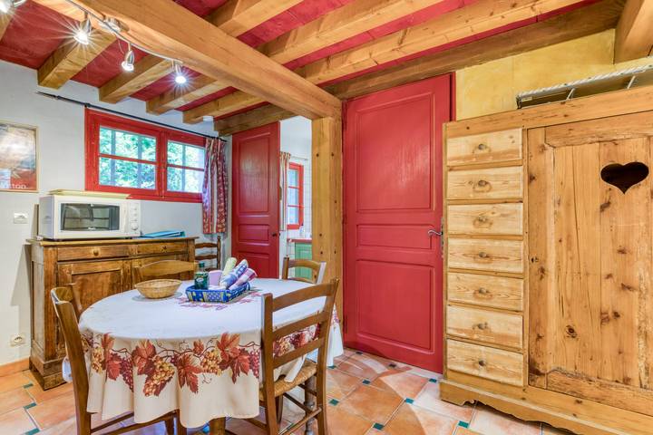 Appartamento intero, Appartamento 'Camoin' con piscina privata, Wi-Fi e aria condizionata in Fourques, Costa mediterranea (Francia)