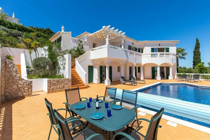 Villa für 6 Personen, mit Pool und Garten sowie Ausblick - 1