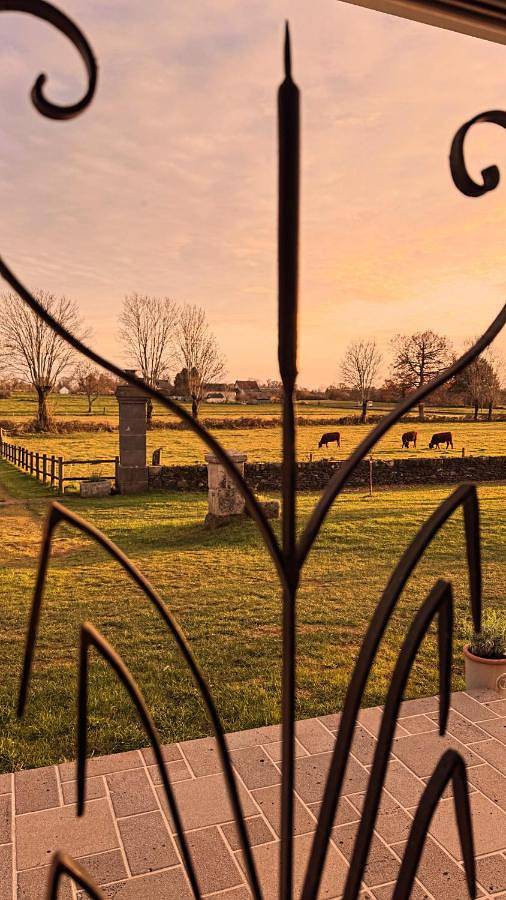 Location de vacances pour 9 personnes, avec vue et jardin, animaux acceptés à Pleaux - 2