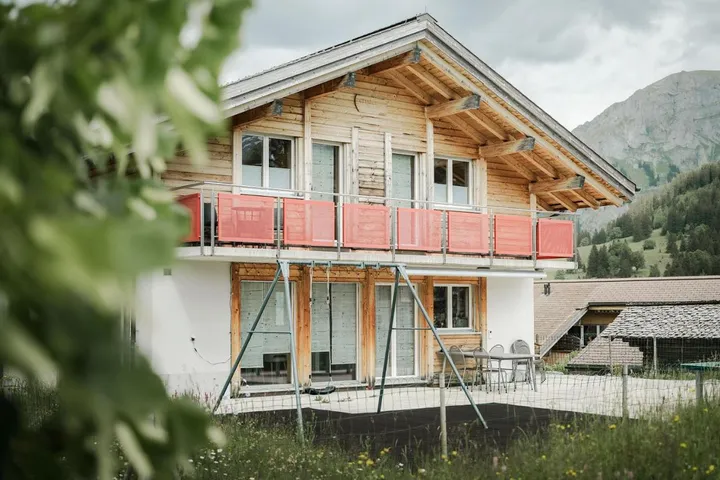 Chalet für 8 Personen, mit Ausblick und Terrasse - 1
