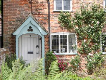 Glamping for 6 People in Hampshire, South East England, Photo 2