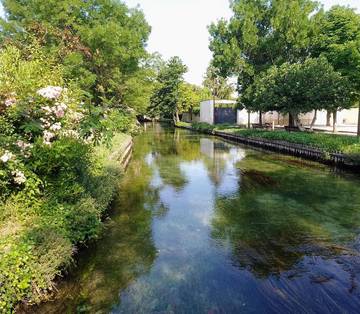 Gîte pour 2 personnes, avec terrasse, animaux acceptés à L'Isle-sur-la-Sorgue