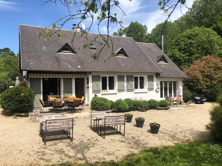 Chambre d’hôte pour 2 personnes, avec Terrasse ainsi que Jardin et Vue à Pleine-Fougères