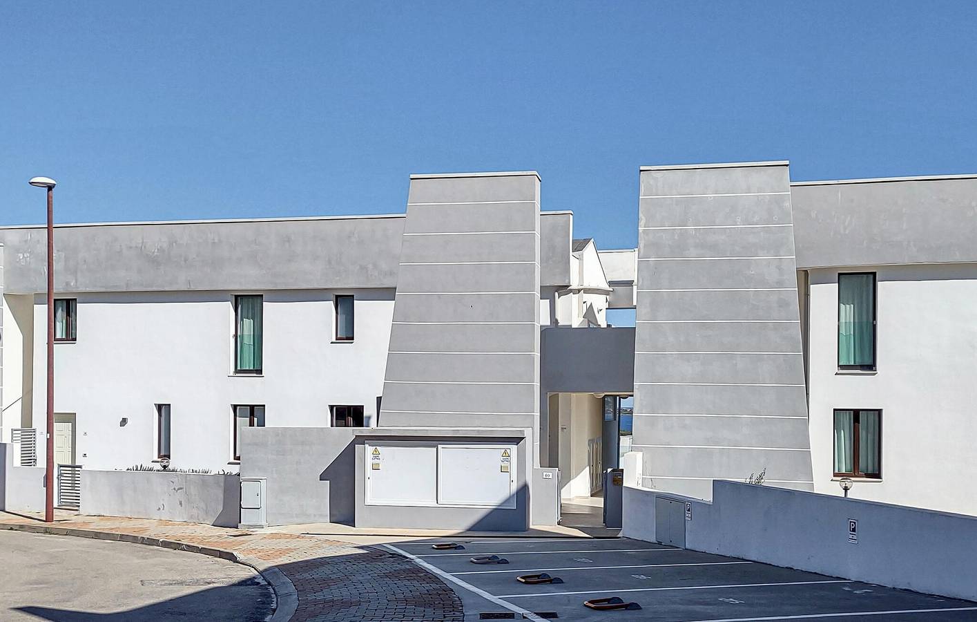 Appartamento intero, Appartamento vista mare con parcheggio, piscina e cucina - 1 km dalla spiaggia! in Cannigione, Arzachena