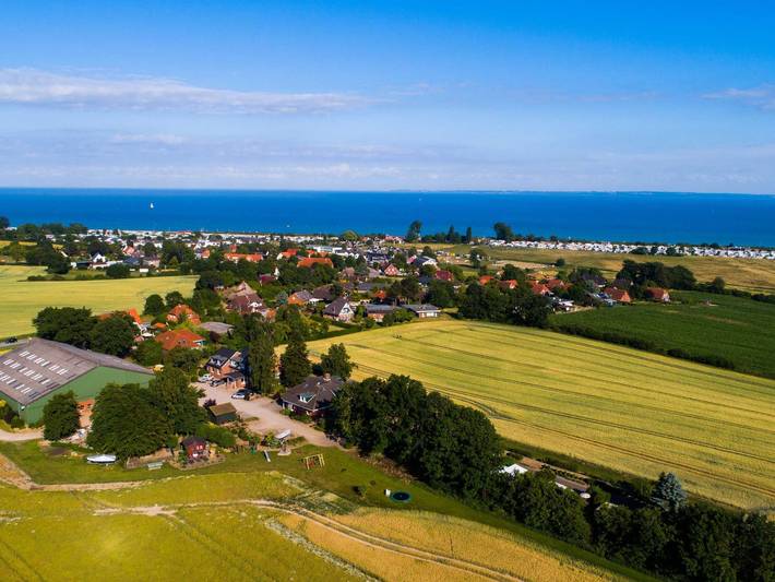 Bauernhaus für 4 Personen, mit Seeblick und Garten sowie Balkon und Ausblick, mit Haustier in Neustadt in Holstein - 2