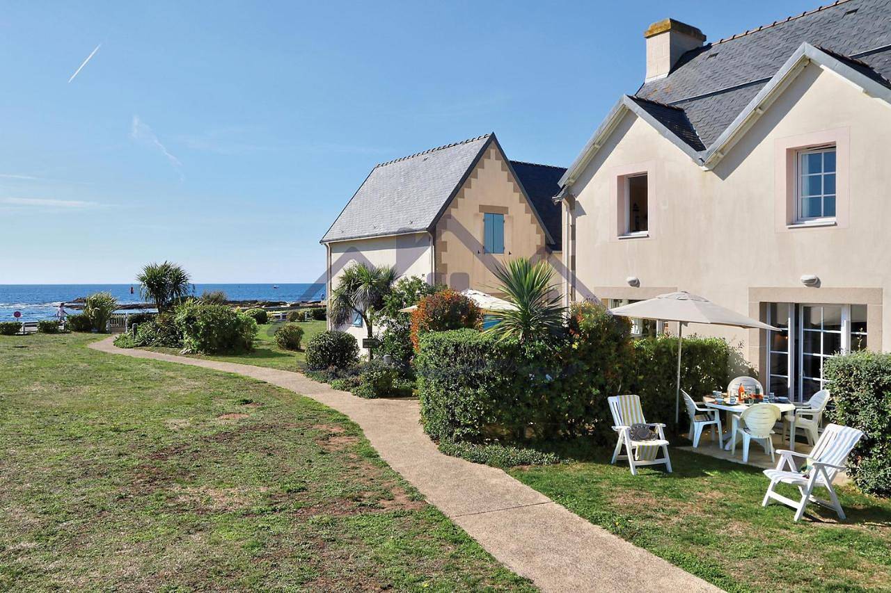 Localise - Maison E2 au Guilvinec - A 20m de la mer avec jardin et piscine - Tout à pied, plage, port, centre commerces, marché - Wifi inclus - Vue mer de la chambre - Animaux bienvenus - Linge de lit inclus in Guilvinec, Quimper und Umgebung