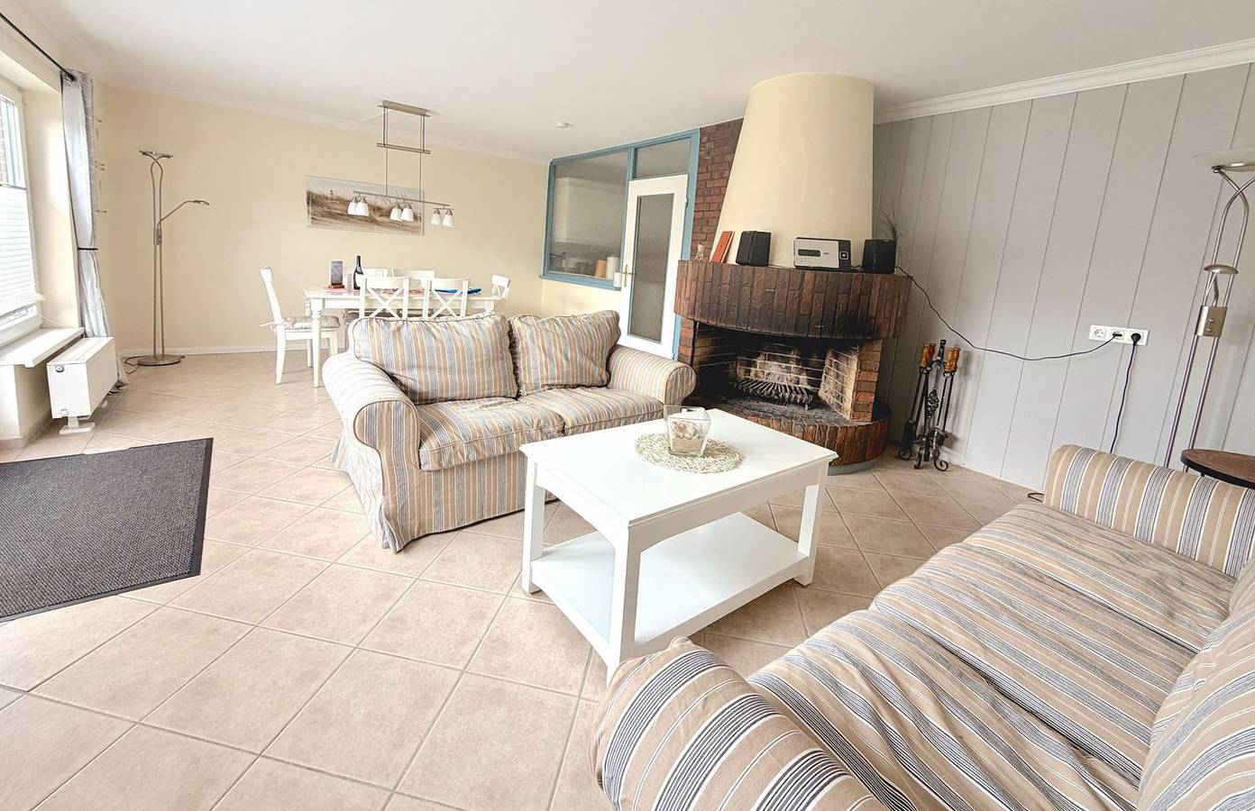 Ganze Wohnung, Geräumige 3-Zimmer-Ferienwohnung mit Kamin, Terrasse & Garten in Wenningstedt in Nordfriesische Inseln (Schleswig-Holstein) (Schleswig-Holstein), Wenningstedt