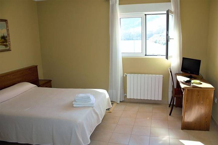 Hotel para 4 personas, con jardín además de vistas y terraza - 1