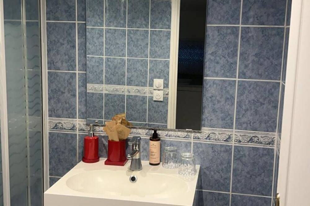 Apartamento entero, Studio Near Paris and Orly airport in Vitry-sur-Seine, Valle del Marne