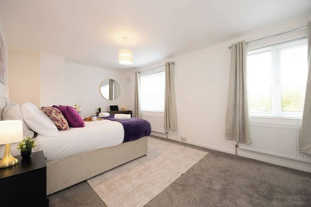 Luxury 2Br Cambridge House | Hot Tub & Pool Table in Coleridge Ward, Cambridge