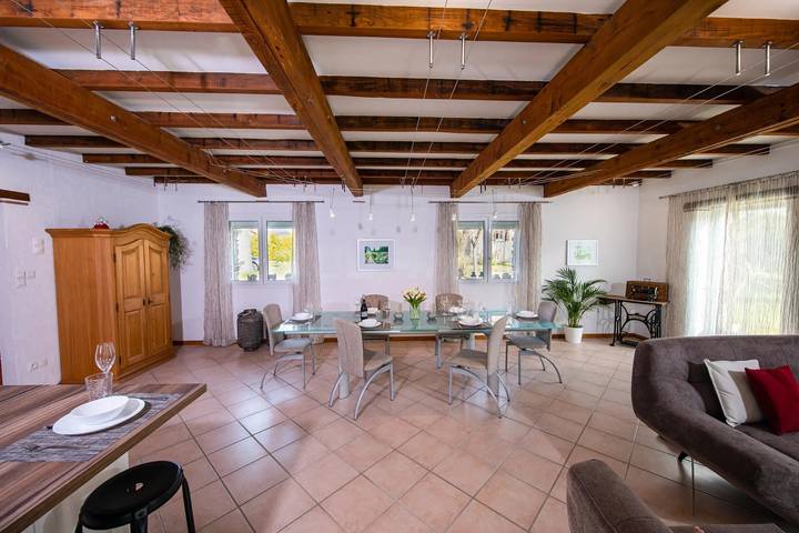 Casa Vacacional 'Gite Coeur Des Ondes - Coquelicot' con Terraza Privada y Jardín Compartido in Saint-Georges, Región de Villeneuve-sur-Lot