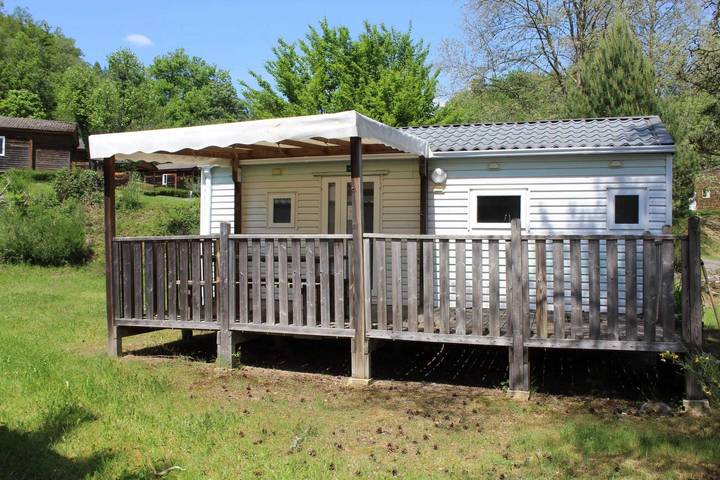 Camping pour 5 personnes, avec terrasse en Corrèze