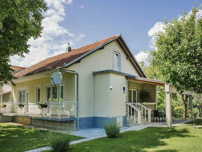 Ferienhaus für 14 Personen, mit Terrasse und Pool - 1