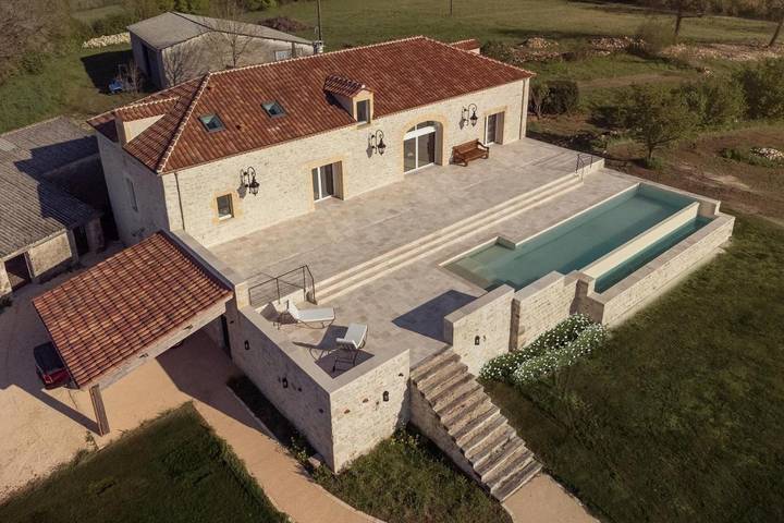 Chambre d’hôte pour 2 personnes, avec jardin et piscine à Mauroux
