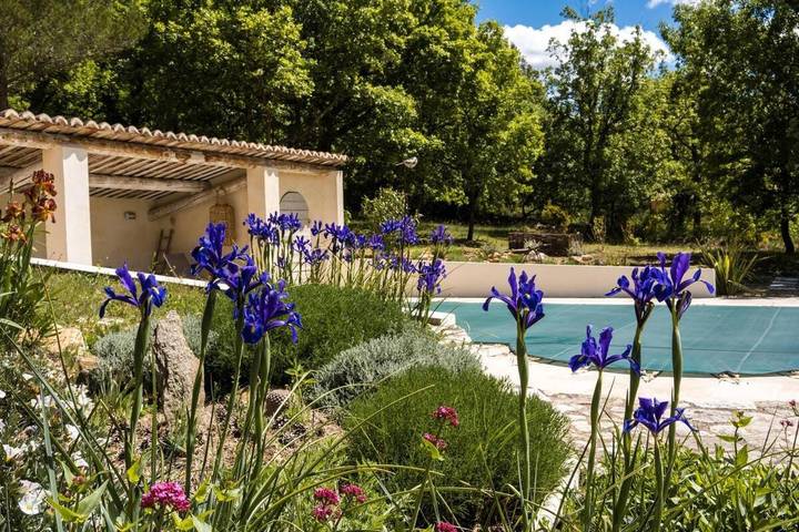Maison d’hôte pour 2 personnes, avec terrasse et vue ainsi que jardin et piscine à Saignon - 2