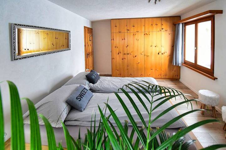Ganze Wohnung, 3.5 Zimmer Ferienwohnung direkt am Laaxersee in Laax Dorf, Laax