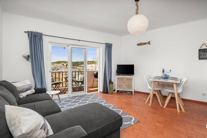 Ganze Wohnung, Ferienwohnung 'Indie' mit Gemeinschaftspool, Balkon und Wi-Fi in Praia do Burgau, Budens