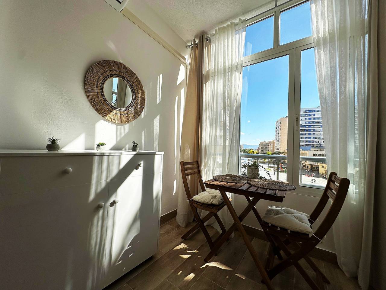 Ganzes Studio, Einzimmerapartment 'Centro Torremolinos' mit Gemeinschaftspool, Wi-Fi und Klimaanlage in Torremolinos Zentrum, Torremolinos