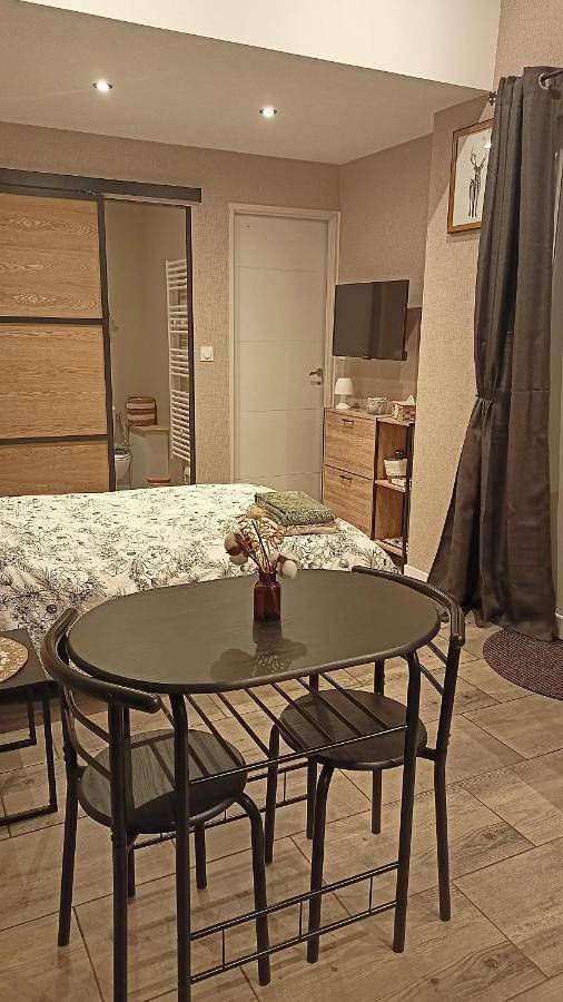 Appartement entier, One-Bedroom Apartment in Prenois, Région de Dijon