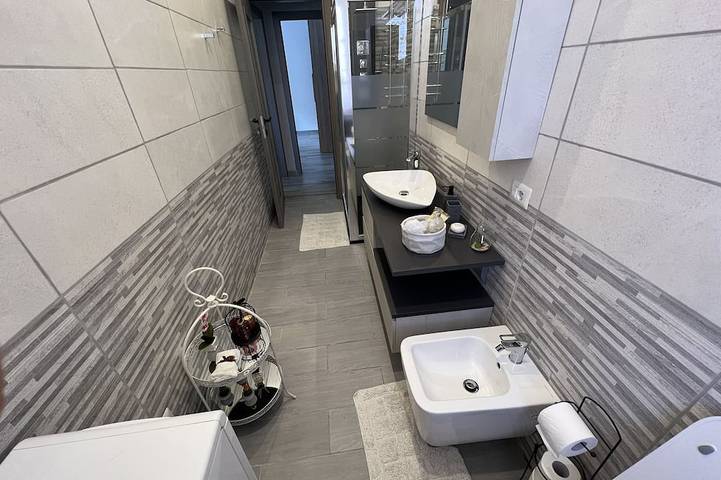 Appartement entier, Beau, Moderne et Calme. Proche Centre, Parfait pour 4. Parking, Netflix in Arona (Lago Maggiore), Commune de Arona