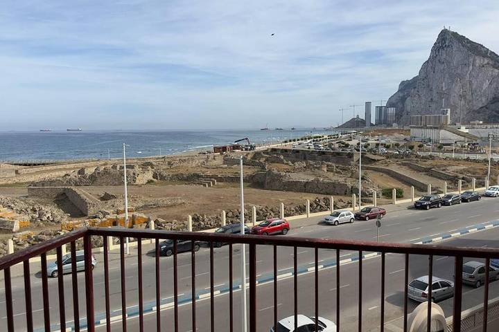 Apartamento para 4 personas, con terraza en La Línea de la Concepción