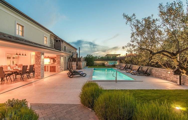 Ferienhaus für 8 Personen, mit Pool und Garten in Nova Vas - 4