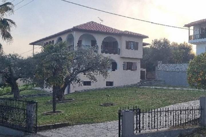 Holiday apartment for 4 people, with balcony and garden, child-friendly in Halkidiki