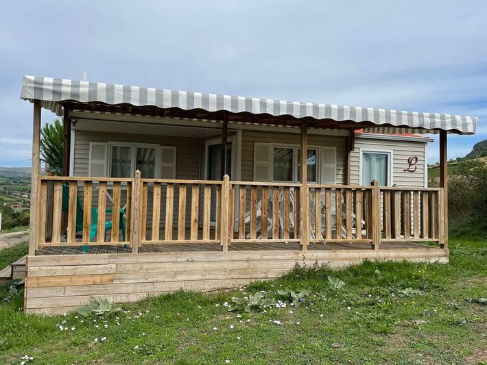 Mobil home pour 5 personnes, avec piscine à Saint-Georges-de-Luzençon