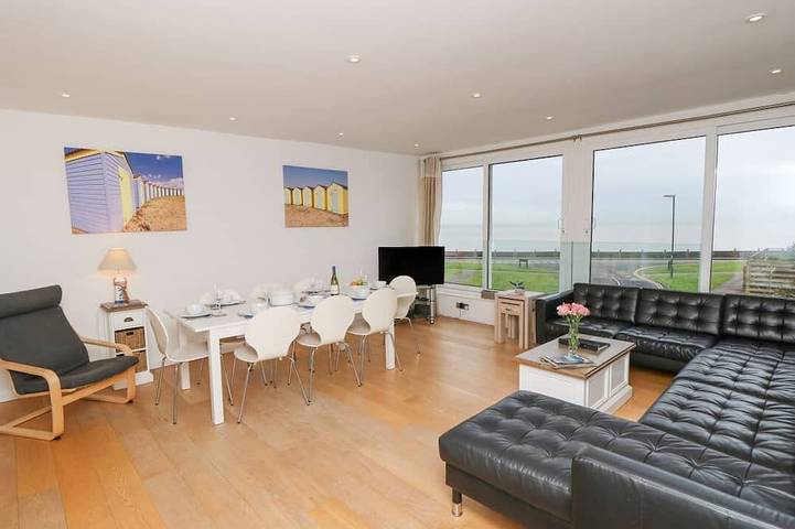 Holiday home for 8 people, with garden in Rustington