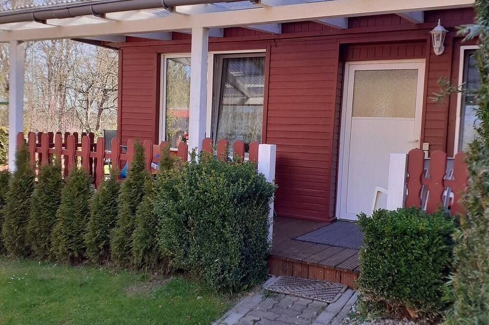 Ferienhaus am Petersdorfer See mit Terrasse, Ruderboot und Spielplatz in Petersdorf (Müritz), Fünfseen